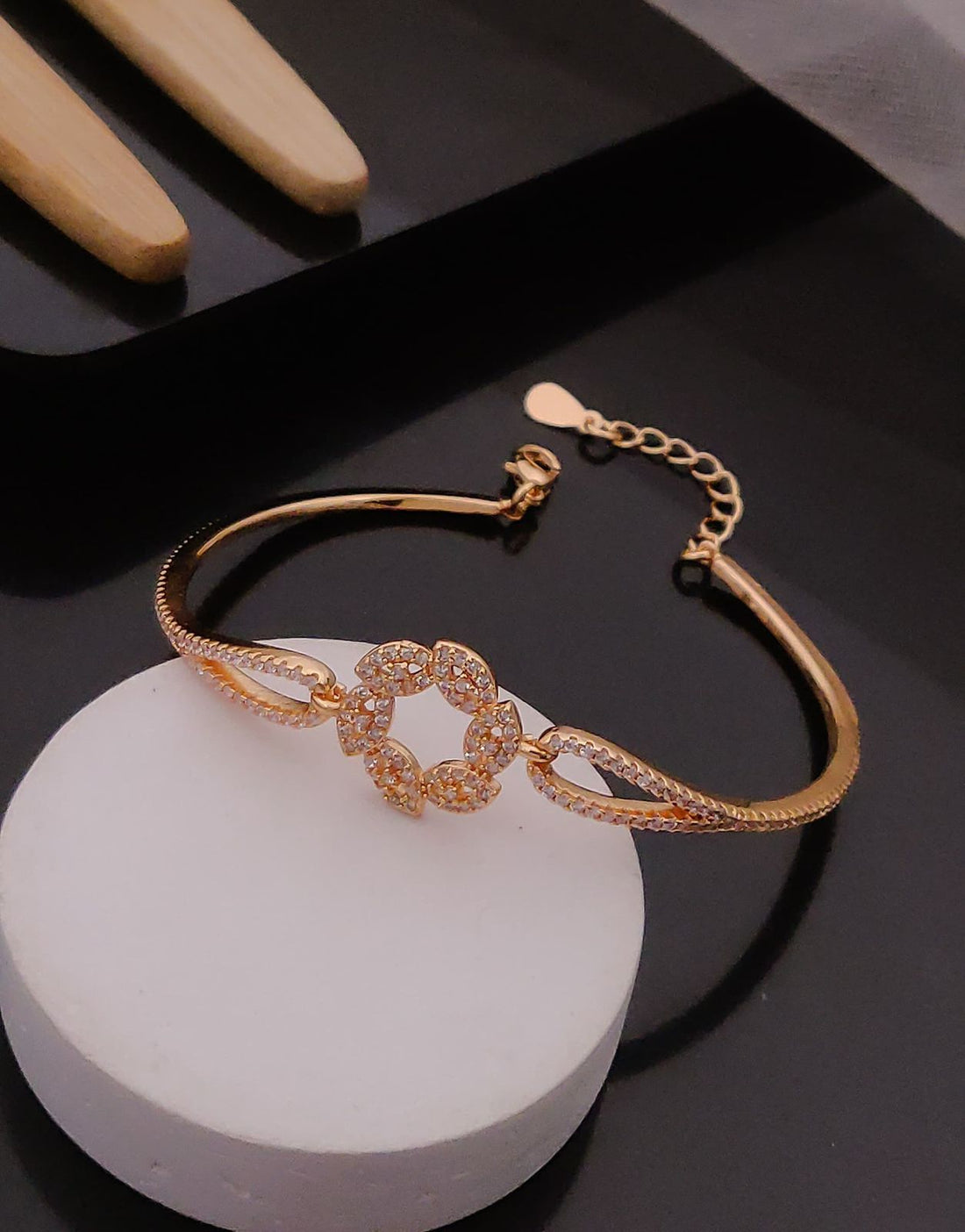 Hand bracelet