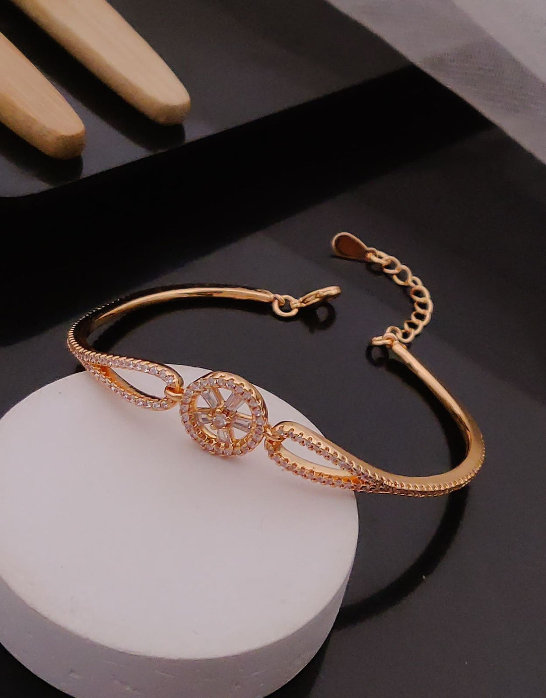 Hand bracelet